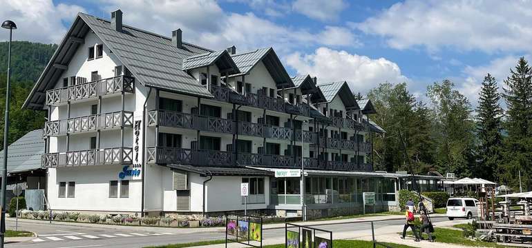 4-hviezdičkový hotel Jezero v Slovinsku s raňajkami a bazénom