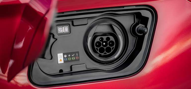 Grandland X Hybrid 4 je jedným z najpokrokovejších plug-in hybridov