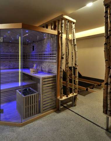 Vo wellness centre nájdete fínsku saunu, infrasaunu a relaxačnú miestnosť "Brezový háj"