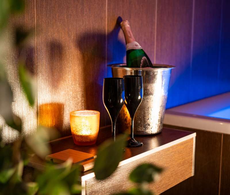 Privátne wellness so sviečkami a sektom v PREMIUM**** business hotel