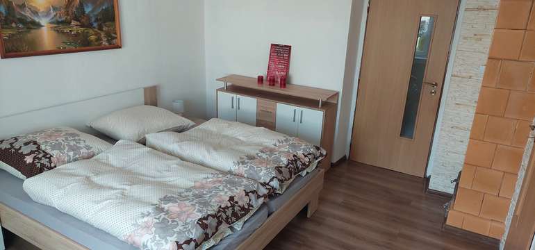 Vaclavskoho Apartment sa nachádza v centre mesta Medzilaborce