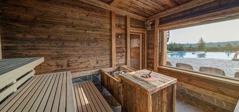 Známy aquapark Terma Bania leží len 7 km od horského hotela Rysy