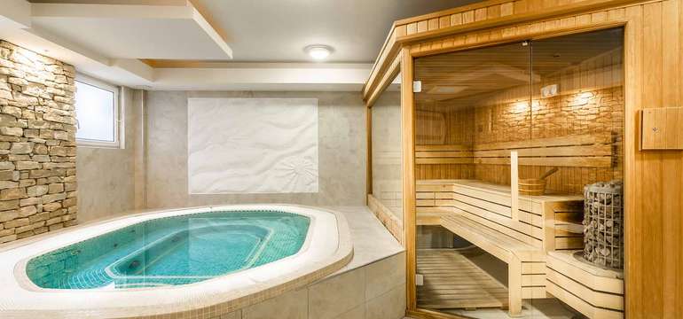 Wellness zóna s fínskou sanou a vírivkou