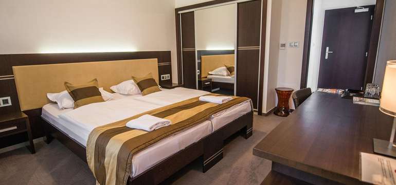Hotel Dolphin****