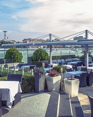 4-chodové menu s aperitívom v štýlovej reštaurácii Au Cafe