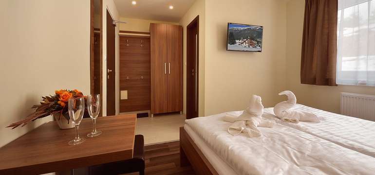 Villa Gloria ma  2-lôžkové izby s manželskou posteľou