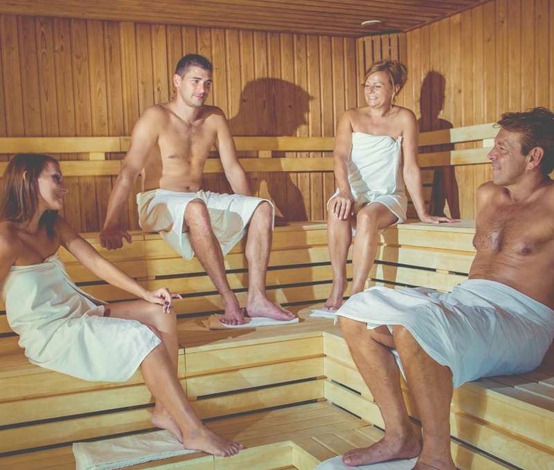 Okrem saunovej zóny je v kúpeľoch množstvo bazénov, šmýkačiek a ďalších atrakcií