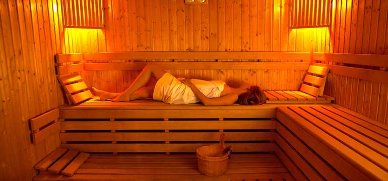 Vytúžený oddych nájdete v saunovom svete, kde je na výber fínska a parná sauna
