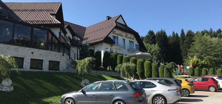 Kompleks Beskid*** sa nachádza v malebnom horskom prostredí Poľska
