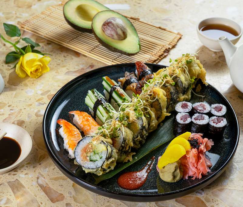 Sushi set selection pre dvoch v reštaurácii Hotela Mama's ****