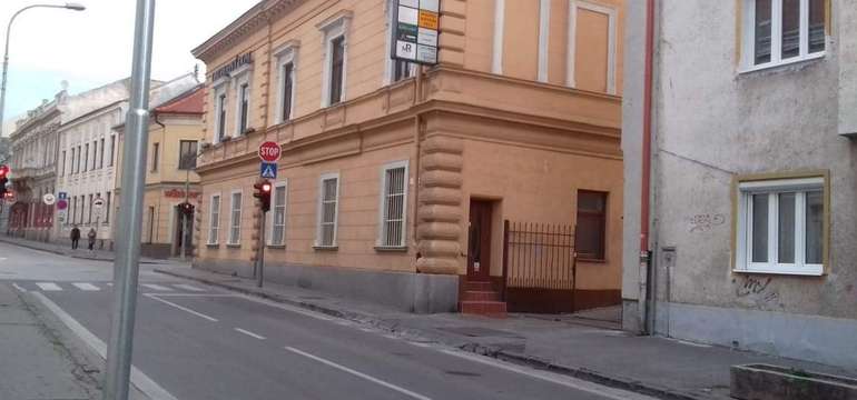 Salón Lussy nájdete v Nitre na Farskej 4