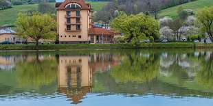 Moderné ubytovanie v krásnom prostredí Ondavskej vrchoviny pri jazere