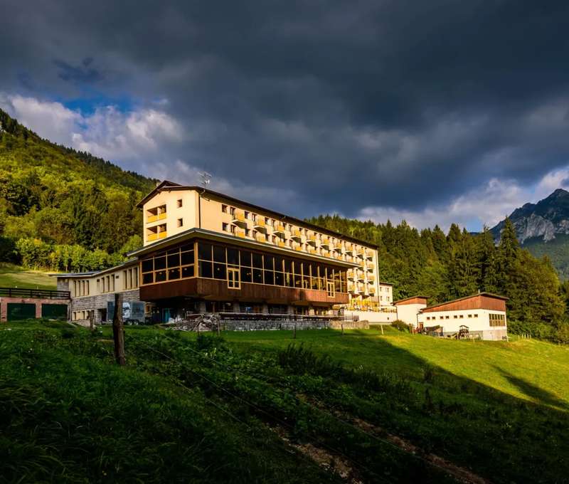 Hotel sa nachádza v srdci Vrátnej doliny