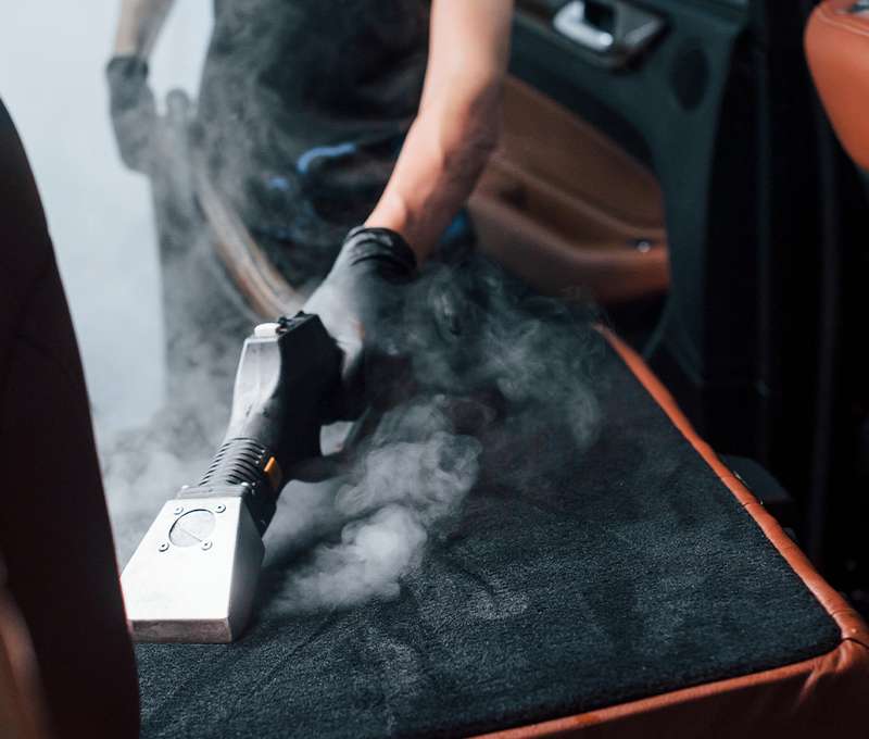 Kompletné parné čistenie všetkých typov áut v Para Car Wash