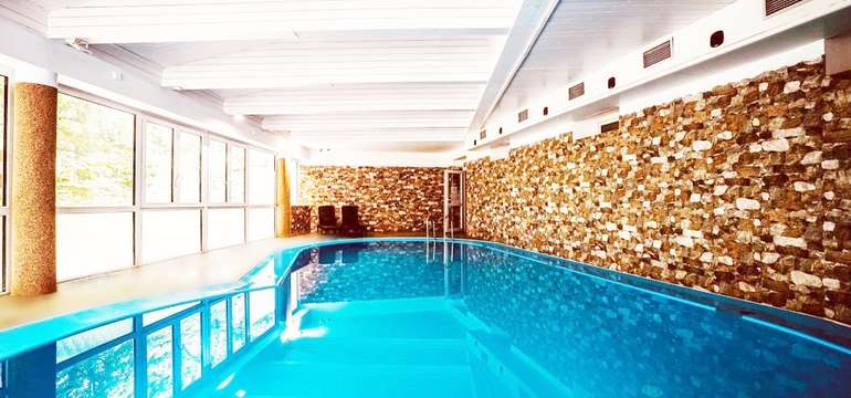 Nikdy nekončiaceho relaxu sa dočkáte vďaka neobmedzenému vstupu do hotelového bazéna a sauny