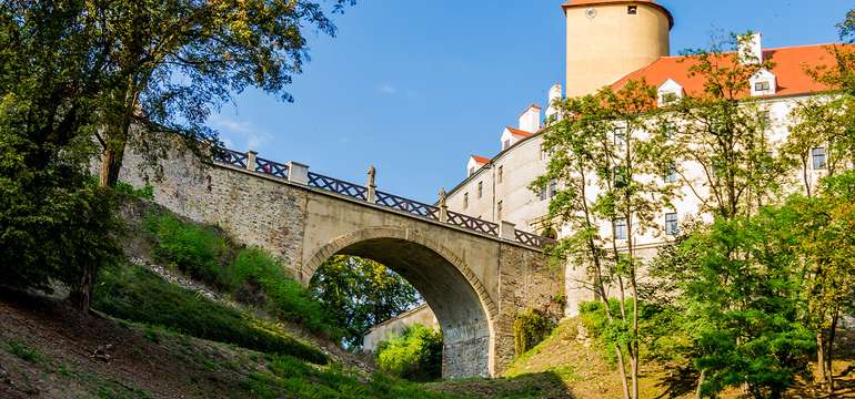 Hrad Veveří – dominanta nad Brnianskou priehradou