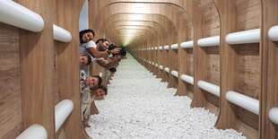 Vstup do galérie MULTIUM – Priestor a zrkadlá