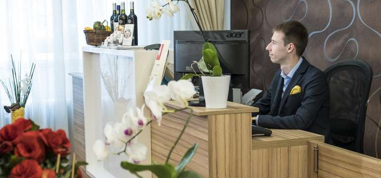 Ochotný personál recepcie vám bude vždy ochotný s čímkoľvek pomôcť