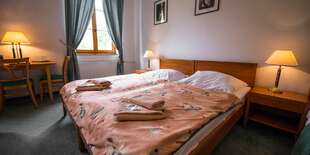 V elegantne zariadených izbách hotela Smokovec*** je TV, telefón, rádio, minibar a vlastná kúpeľňa