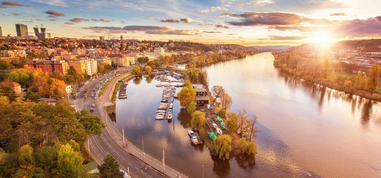 Spoznávajte Prahu: Hotel stojí 300 m od zastávky električky a 10 min. pešo od metra