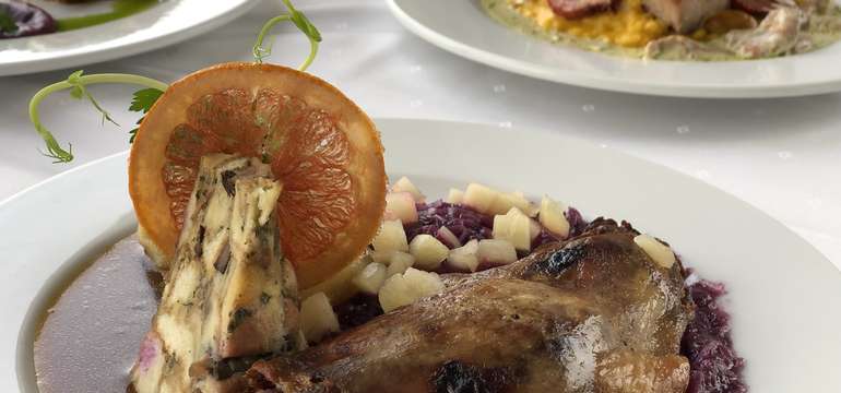 Gastronómia v hoteli International****