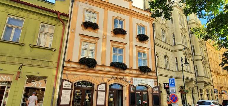 Hotel Antik Hotel sa nachádza na Dlhej ulici priamo v srdci Starého Mesta