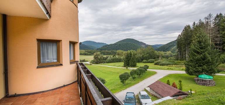 Hotel Bránica**** ponúka kvalitné služby v oblasti ubytovania, gastronómie, oddychu a športu