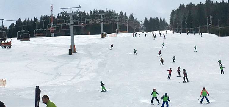 Zalyžovať si môžete cez deň aj večer priamo v areáli v Ski Krušetnica