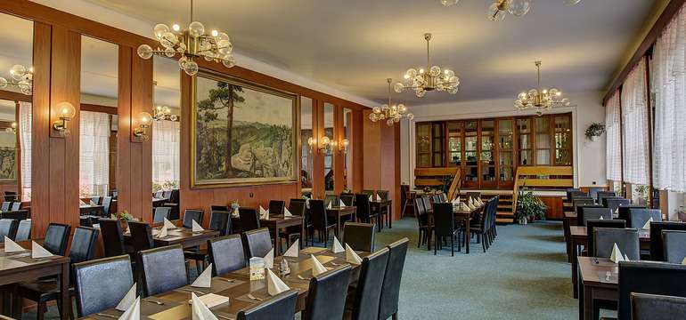 Restaurace vaří českou i mezinárodní kuchyni