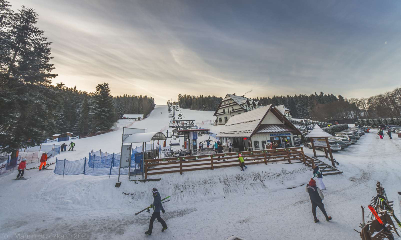 Obľúbený Kompleks Beskid*** ihneď pri lyžiarskom svahu s neobmedzeným wellness a polpenziou