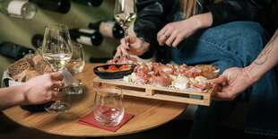 Fľaša vína podľa výberu a "Vínimka" tasting pre 2 osoby vo Vínimke by Provino