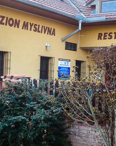 Penzión Myslivna je iba 10 minút od zámockého areálu