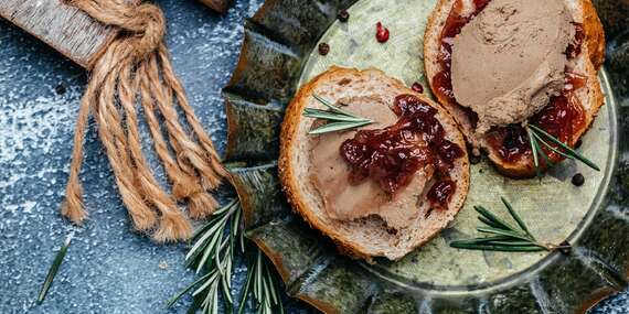 Divinové hody s prípitkom od šéfkuchára v reštaurácii hotela Divoká Voda/Bratislava – Čunovo