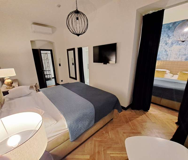 Hotel Antik - Štvorlôžková izba  s dvoma posteľami 