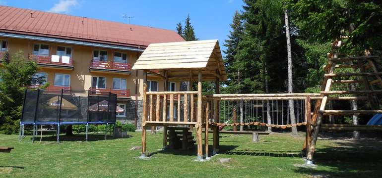 K hotelu Hydro Krpáčovo v Nízkych Tatrách patrí aj veľký areál pre deti