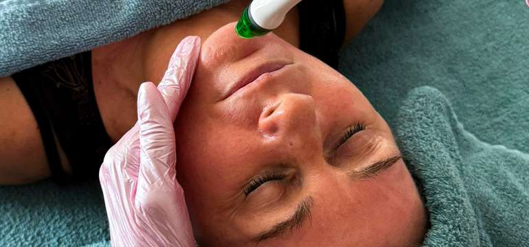 Hĺbkové čistenie pleti prístrojom Pro Facial