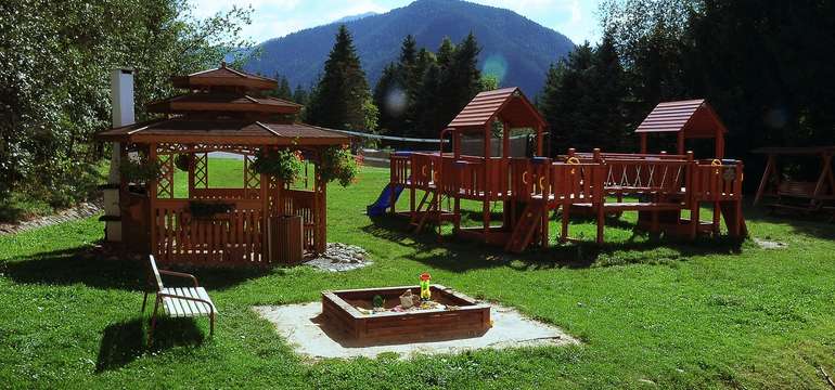 AVENA RELAX HOTEL***  má pre deti nachystané krásne ihrisko