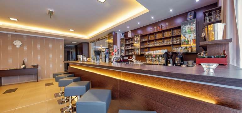 Bar hotelu Panorama **** ve Vysokých Tatrách u Štrbského plesa
