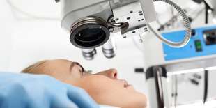 Laserová refrakčná operácia oboch očí excimerovým laserom