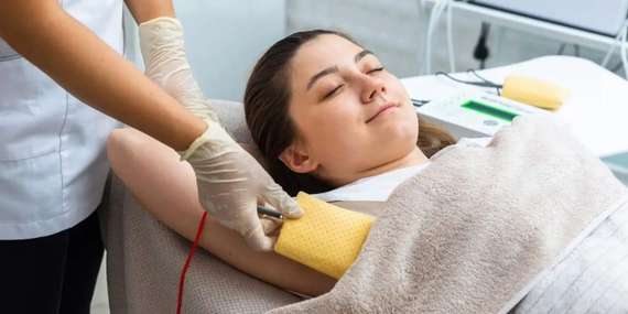 Zabudnite na nadmerné potenie až na 6 mesiacov s kúrou Elektroantiperspirant/Galanta