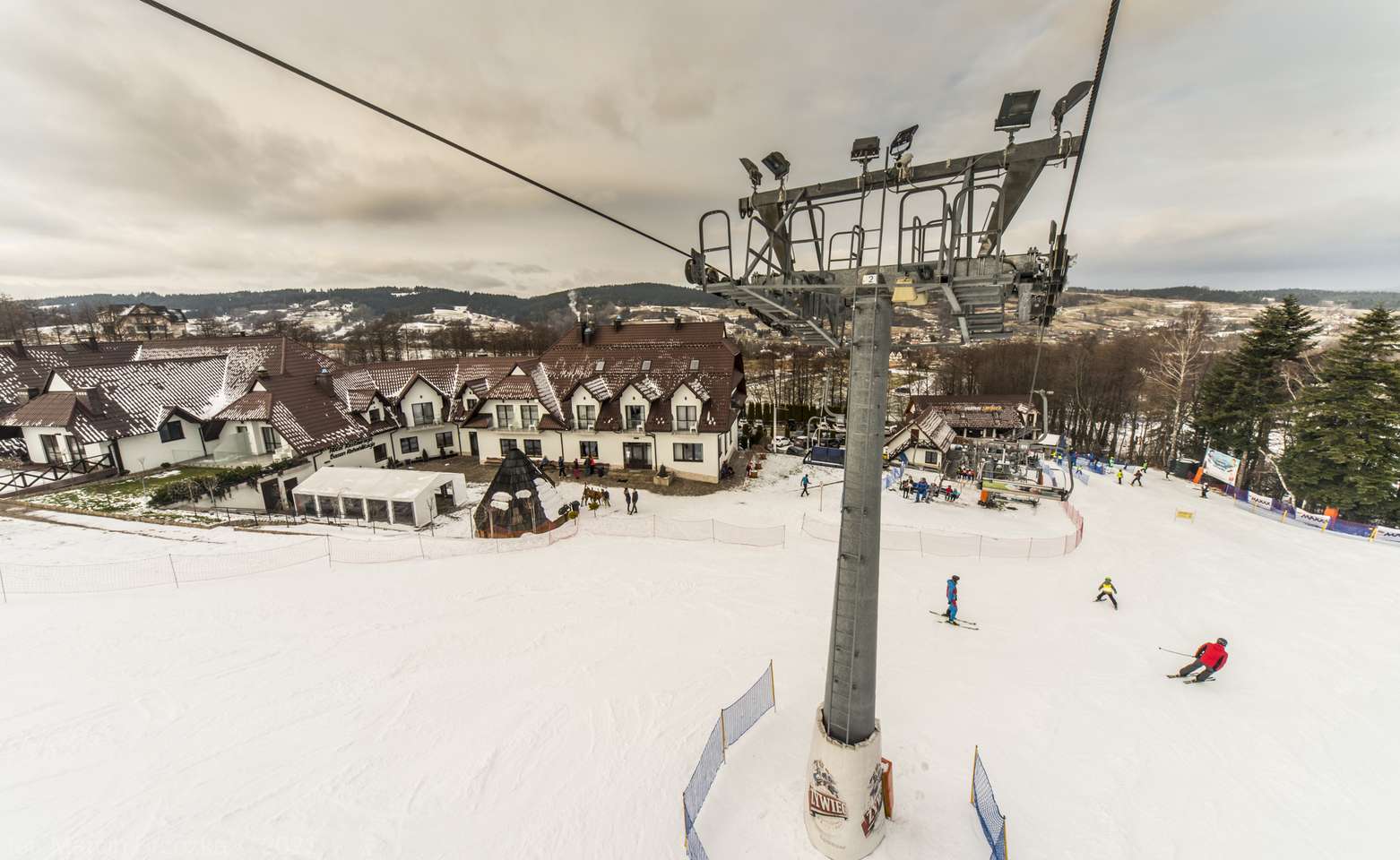 Obľúbený Kompleks Beskid*** ihneď pri lyžiarskom svahu s neobmedzeným wellness a polpenziou
