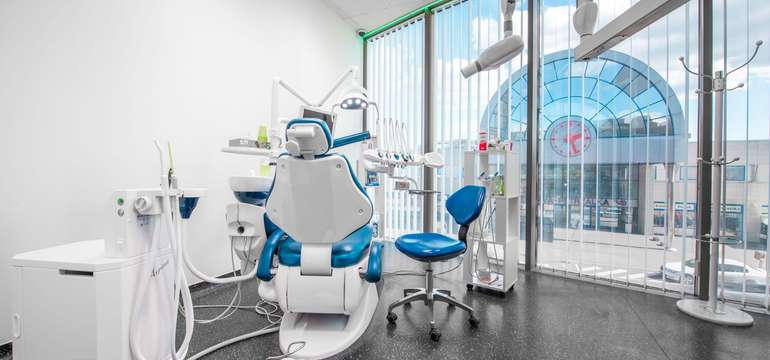 Black & White Dental Clinic