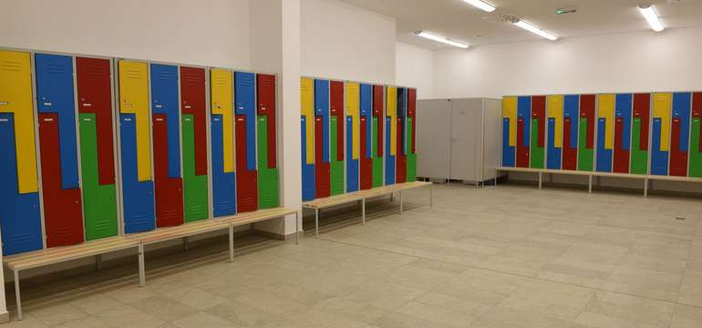 Šatne na termálnom kúpalisku Novolandia v Rapovciach