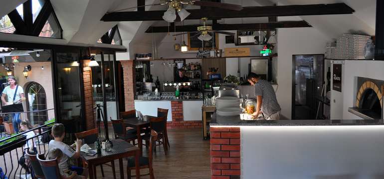 Kačacie hody v karloveskej pizzerii Riviéra and Garden