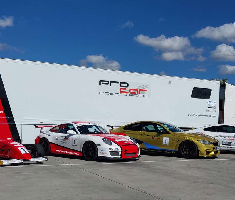 Formula, Porsche v GT3 úprave, Mustang GT V8 alebo BMW M4 CS