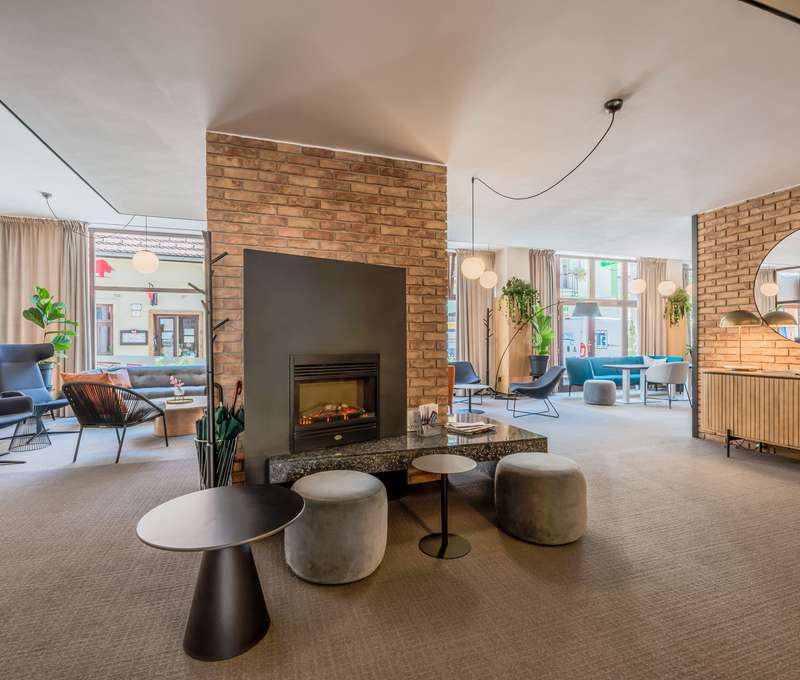 Lobby bar