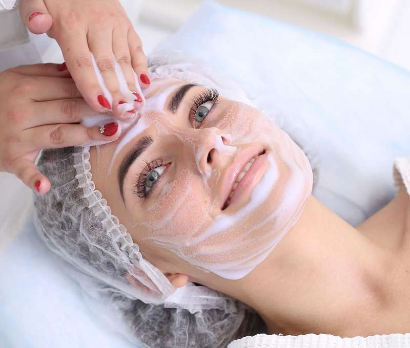 Chemický povrchový peeling s komplexom prírodných peptidov 