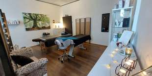 Dobre vybavený moderný salón pre dokonalý zážitok