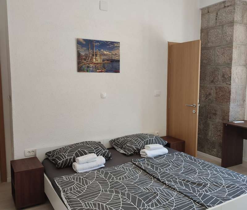 Ubytovanie je možné v 2-lôžkových, 3-lôžkových a 4-lôžkových izbách 