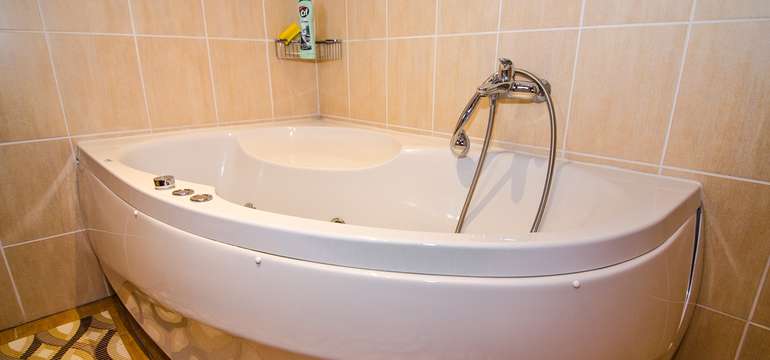 Hydromasážní vana vás příjemně uvolní